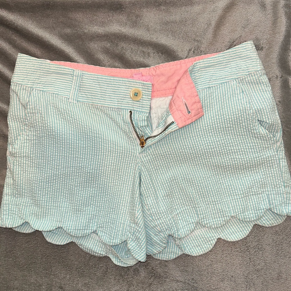 Lilly Pulitzer Blue and White Striped Scalloped Shorts. Size 0.